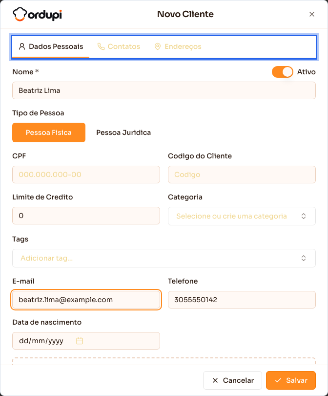 Cadastro de um novo cliente, com dados pessoais preenchidos e as abas no topo