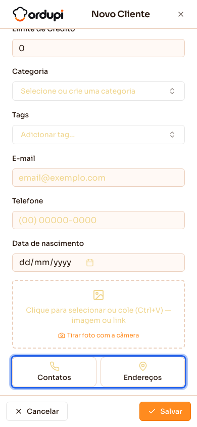 Cadastro de cliente no celular, com Dados Pessoais à mostra e as outras abas como botões